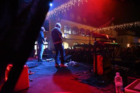 Včeraj je prvi koncert Pravljičnega Kamnik privabil število obiskovalcev (56)